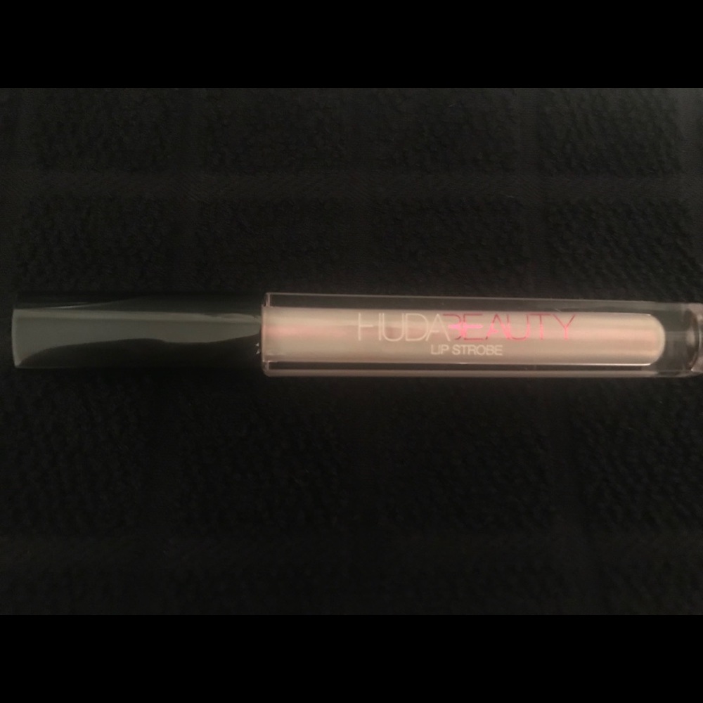 Huda beauty Lip Strobe- Enchanting